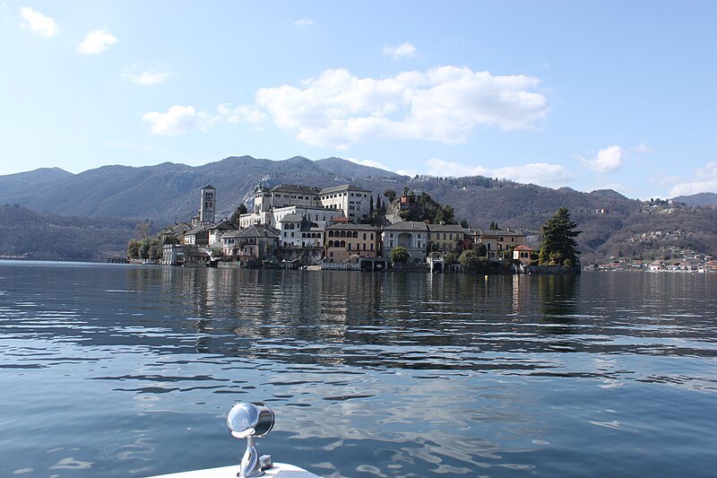 File:SAN GIULIO ILAND.איזולה סן ג'וליו.jpg