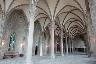 Salle des Hôtes, d'est en ouest.