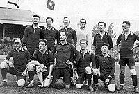 Die Mannschaft, die 1920 den Olympiasieg schaffte (v. l. n. r.): stehend Swartenbroeks, Fierens, Hanse, De Bie, Musch, Verbeeck; kniend Van Hege, Coppée, Bragard, Larnoe, Bastin