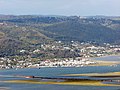 Die Lagune von Knysna mit dem Eisenbahn- Damm im Vordergrund