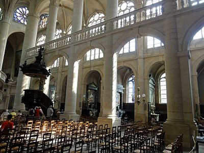 South elevation of nave, with grand arcades and pulpit