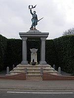 Le Poilu victorieux (monument aux morts)