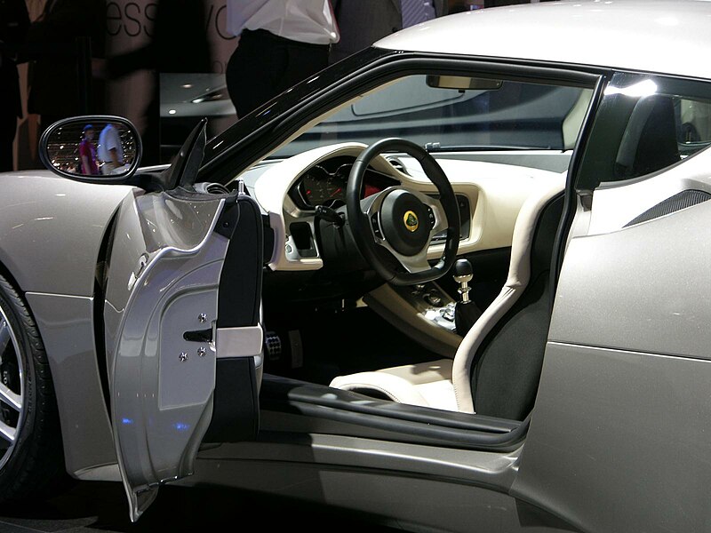 File:Lotus Evora interior.jpg