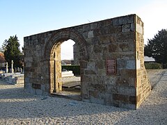 Pontaubault - Portail de l'ancienne église Saint-André.JPG