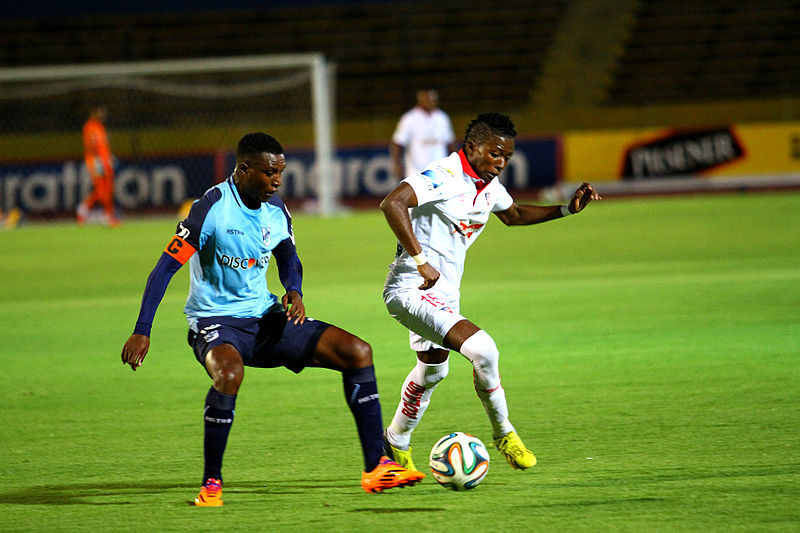 File:UNIVERSIDAD CATÓLICA VS LIGA DE QUITO (14912158725).jpg