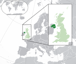  उत्तरी आयरलैंड के लोकेशन (dark green) – the European continent (light green & dark grey) में – the United Kingdom (light green) में