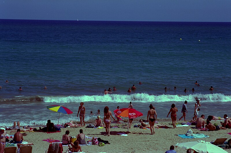 File:Beach in Barcelona (4298506305).jpg