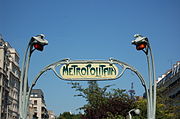Het bekende portaal van de Parijse Metro