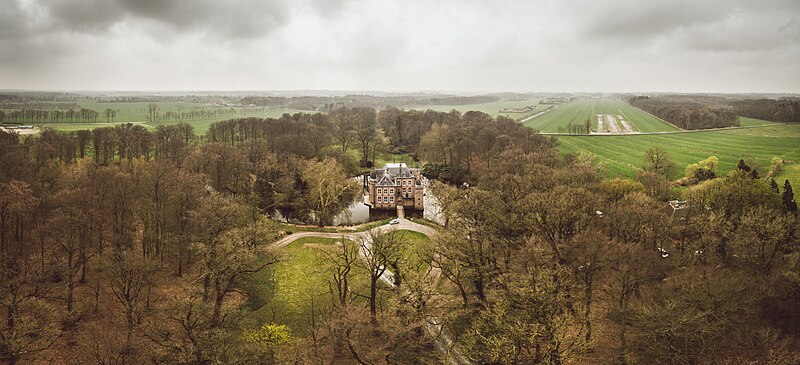 File:Kasteel Moersbergen in Doorn.jpg