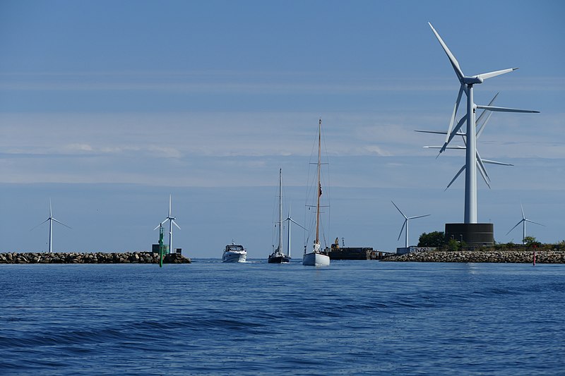 File:Middelgrunden offshore wind farm 03.jpg