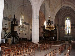 Les deux nefs de l'église.