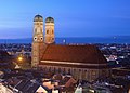 "Frauenkirche_München_abends.jpg" by User:Der Wolf im Wald