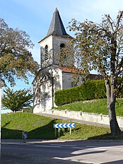 Accès à l'église depuis la route.