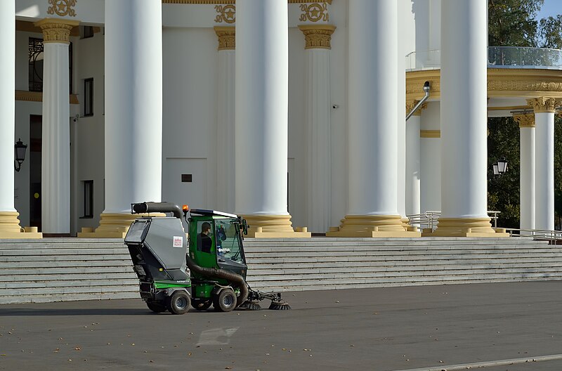 File:Nilfisk Park Ranger 2150 street sweeper 2.jpg