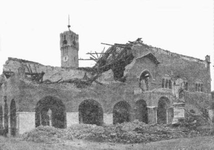 L'état du palais après le bombardement de 1944.