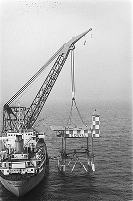 Plaatsing lichtplatform Goeree voor de kust van Zeeland, 25 juli 1971