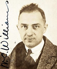 William Carlos Williams passport photograph 1921.jpg