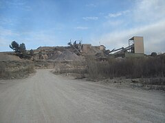 Molino de piedra, para producir grava para la construcción.jpg