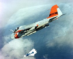 Az Amerikai Haditengerészet A-6E Inrudere AGM–62 Walleye irányított bombát old ki