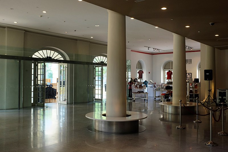 File:Asian Civilisations Museum ACM lobby and souvenir shop (13301286055).jpg