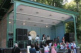 Kiosque à musique. Fête de la Cerise en 2011.