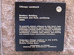 Plaque attestant de la protection du bâtiment au titre des Chicago Landmarks.