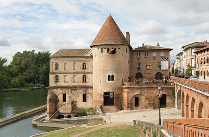 La tour de Défense ou tour du moulin.