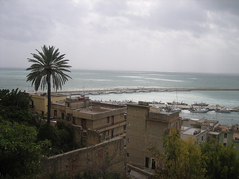 File:View on the harbour of termini Imerese.jpg