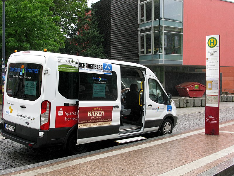 File:Der Kirchzartener Bürgerbus Dreisam-Stromer verkehrt sonntags zwischen Merzhausen und Freiburg-Vauban 2.jpg