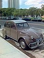 Citroën 2CV mit dr Vordersyte "Suicide Doors" un ibergrosse Stossstange z Buenos Aires, Argentinie