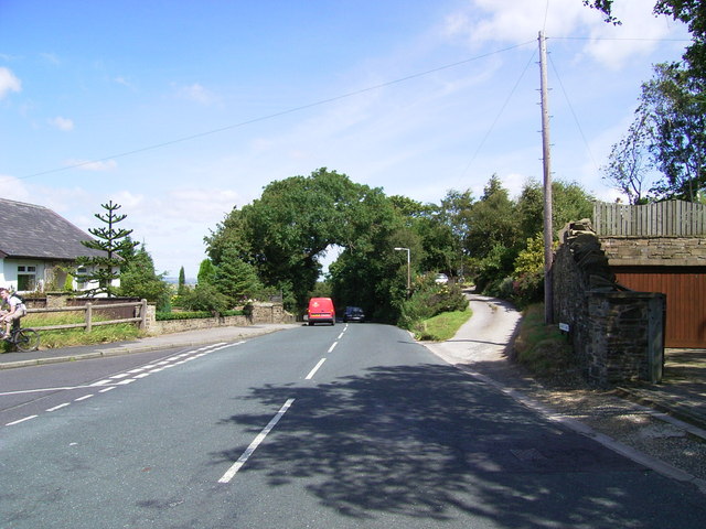 File:Ashes Lane, Castle Hill - geograph.org.uk - 898194.jpg