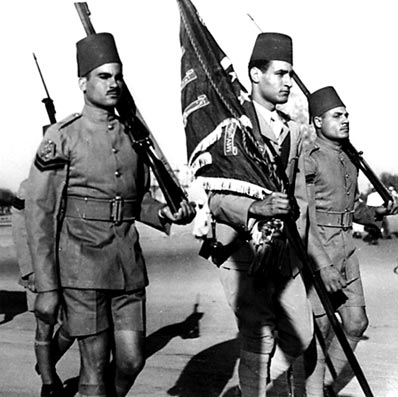 File:Nasser carrying the battalion flag - 10009.jpg