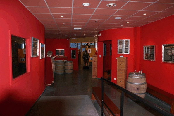 File:Intérieur musée.gif