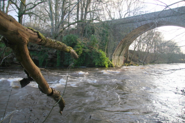 File:Bridge over the Isla - geograph.org.uk - 1087493.jpg