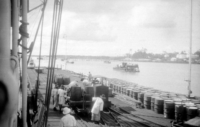 File:COLLECTIE TROPENMUSEUM Afscheepsteiger Tarakan 14 TMnr 10010382.jpg