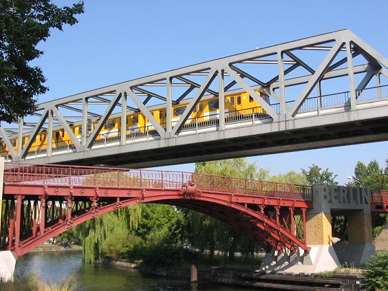 File:U-Bahn Berlin Landwehrkanal.JPG