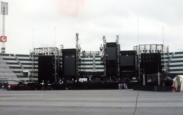 File:1993 - Zooropa Tour 1993-05-15 - Lisbon Palco zootv tour 1993 640.jpg