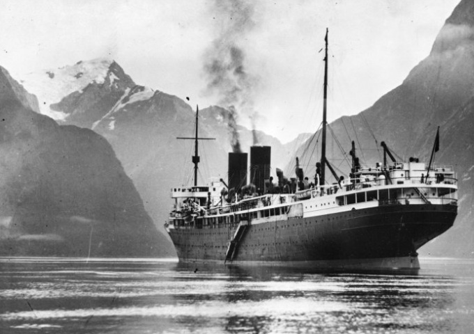 File:Monowai In Milford Sound Feb 1933.jpg