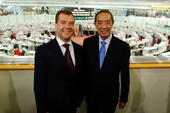 File:Dmitry Medvedev in Hong Kong 17 April 2011-15.jpeg