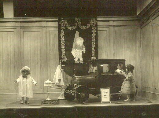 File:Lamson Brothers Display Window, Toledo, Ohio (approximately 1915) - DPLA - d433e37e37620d50f5e31043e21f4eab.jpg