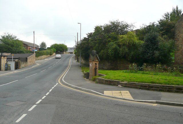 File:The Town, Thornhill - geograph.org.uk - 1006631.jpg