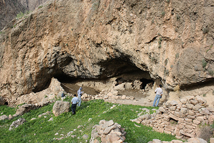 File:Hajij cave.jpg