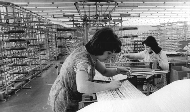 File:Bundesarchiv Bild 183-R0402-0012, VEB Malitex, Birgit Picker.jpg