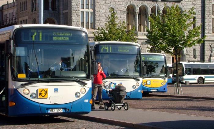 File:Buses in Helsinki centre.jpg