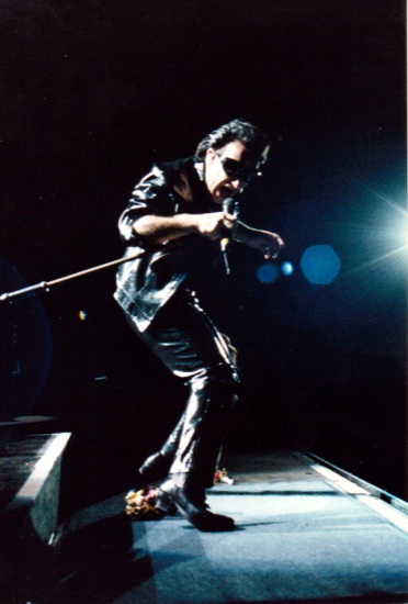 File:Bono performing on Zoo TV Tour in Melbourne Nov 13 1993.jpg