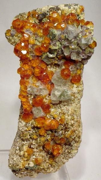 File:Spessartine-Fluorite-Muscovite-64239.jpg