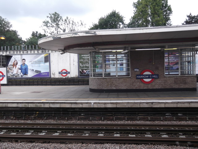 File:Waiting room, Harrow-on-the-Hill Underground Station - geograph.org.uk - 4122414.jpg