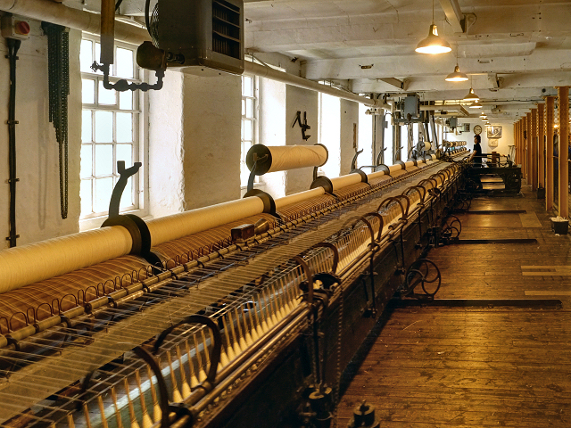 File:Mule Spinner, Quarry Bank Mill - geograph.org.uk - 3521068.jpg