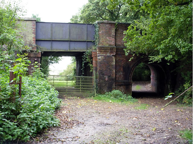 File:Railway bridge at Salterns, Bursledon - geograph.org.uk - 60969.jpg