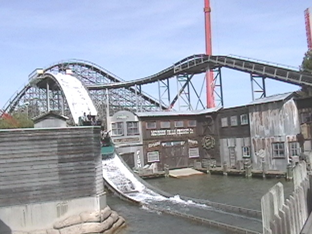 File:SixFlagsDiscoveryKingdomWaterlogride.JPG